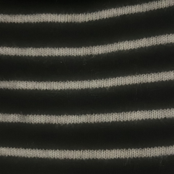 Cashmere sweater sz m petite stripped vlack white Halogen crew - Picture 3 of 5